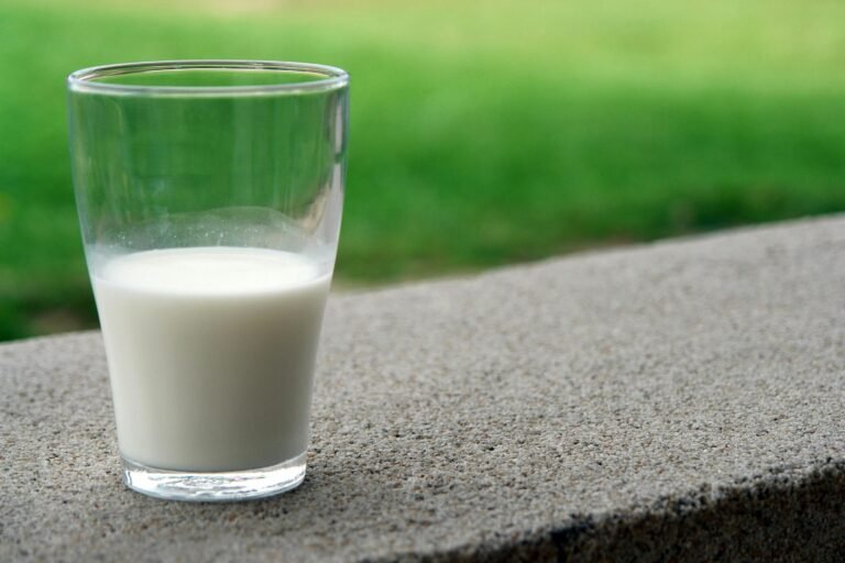 Milk and heart health: benefits and risks of drinking milk daily