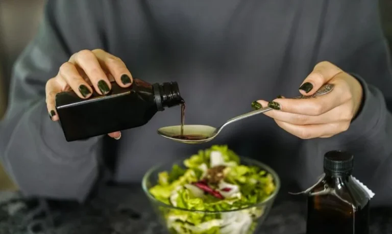 Fenugreek oil benefits: how this natural elixir supports heart health and hair growth