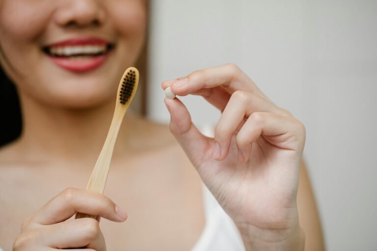 SEO pavadinimas:How many bacteria live on your toothbrush: shocking facts you should know