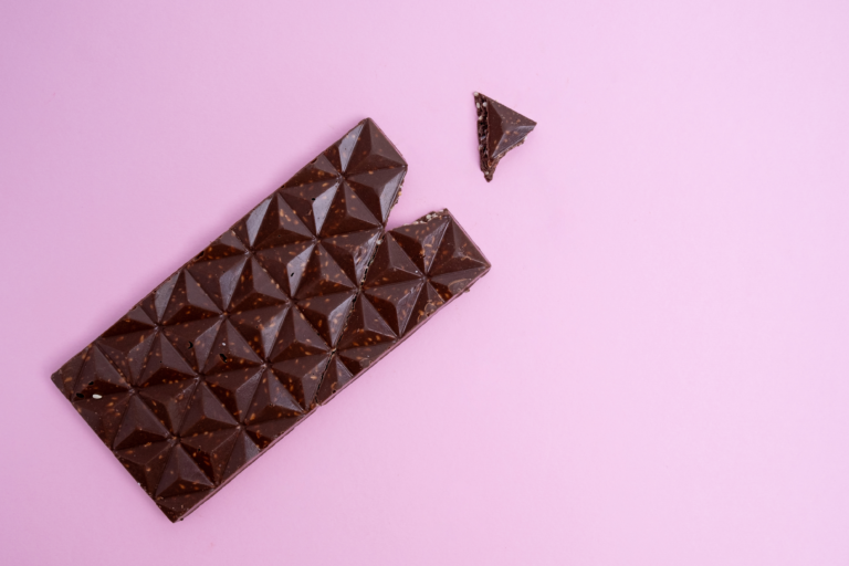 Discover what happens to your body when you eat dark chocolate every day – the surprising health benefits