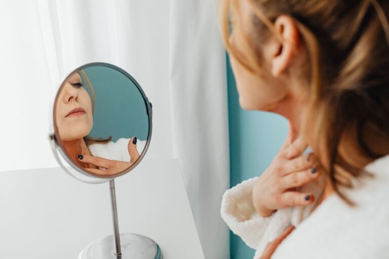 12 Signs of thyroid problems you should not ignore