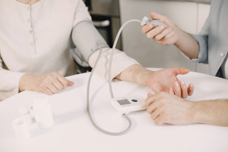 How to measure blood pressure correctly: common mistakes to avoid